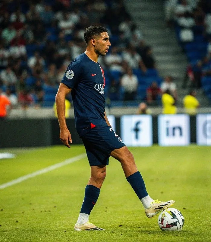 Hakimi jugando con el PSG