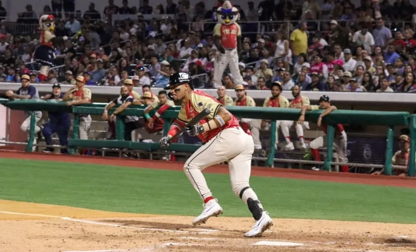 Tecolotes jugando por el pase