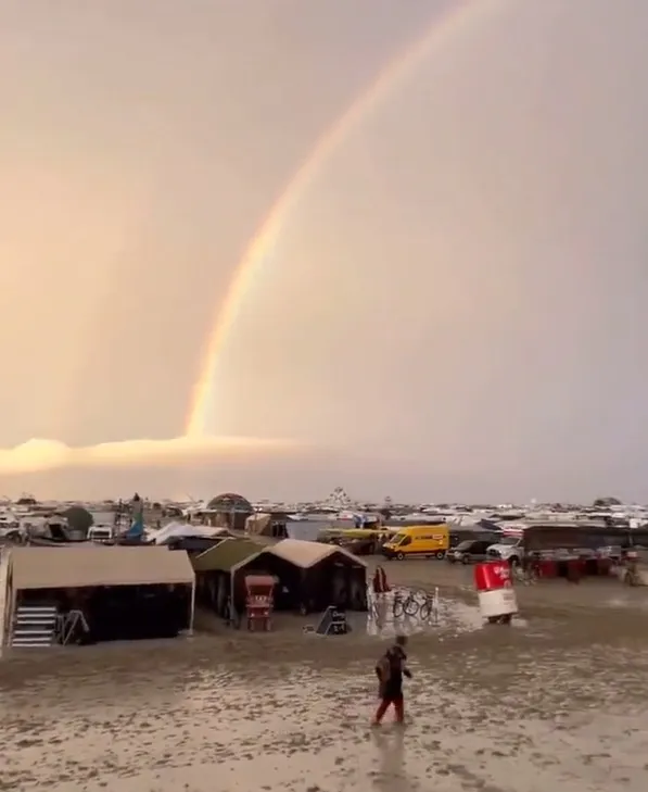 Captura de video @alekmorillo Burning Man afectado por las lluvias