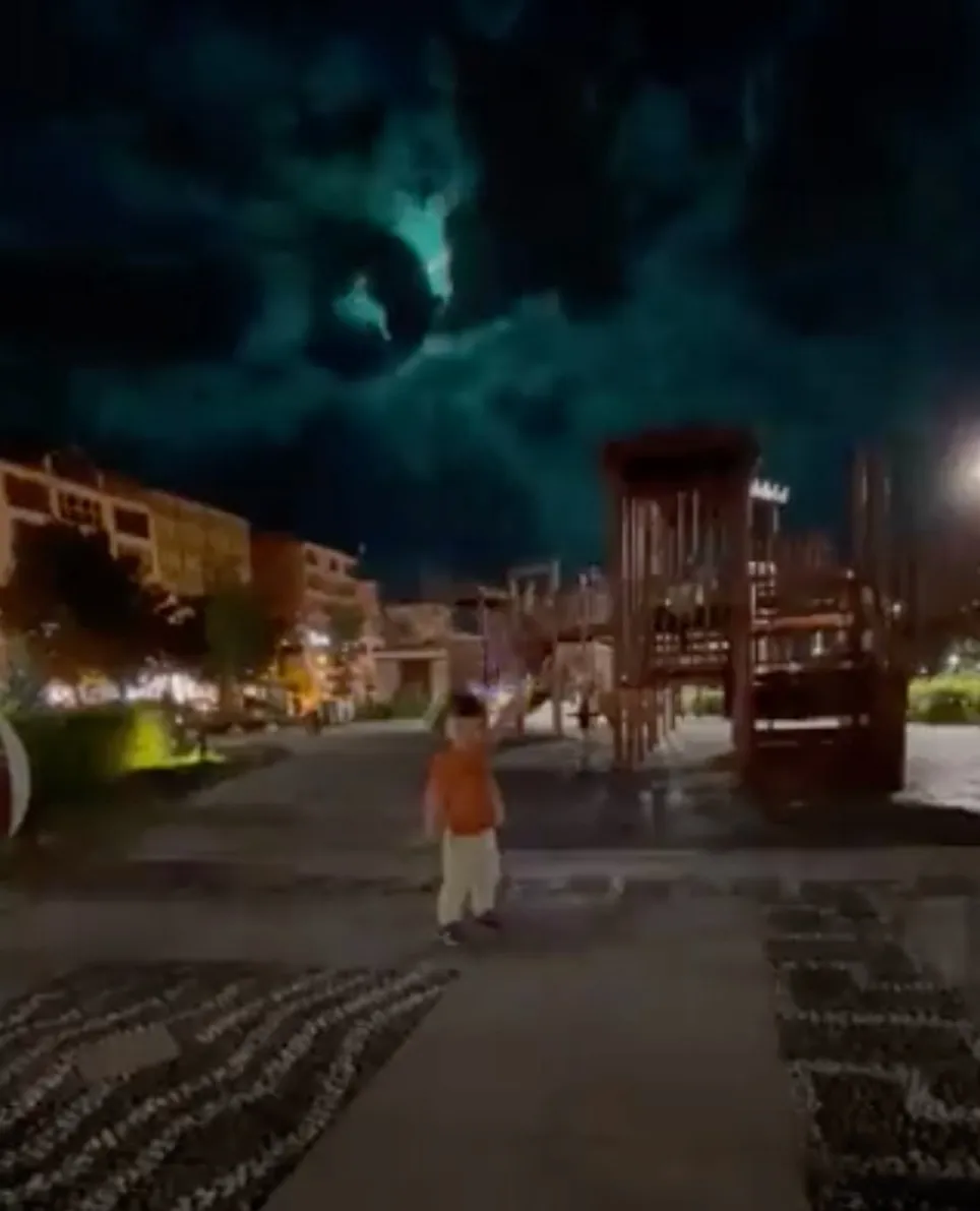 Captura de video @AlertaNews24 Meteorito cae en Turquía