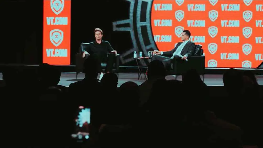 Brady participó en The Vault