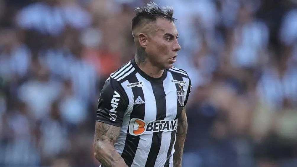 El chileno fue visto en un bar