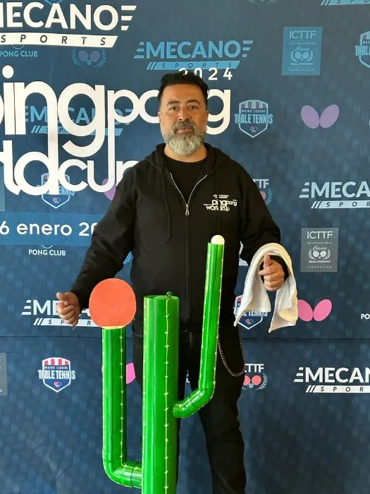 Micky Huidobro en el anuncio del evento