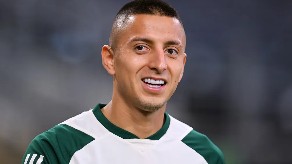 Roberto Alvarado arropó a Quiñones en su llegada al Tri