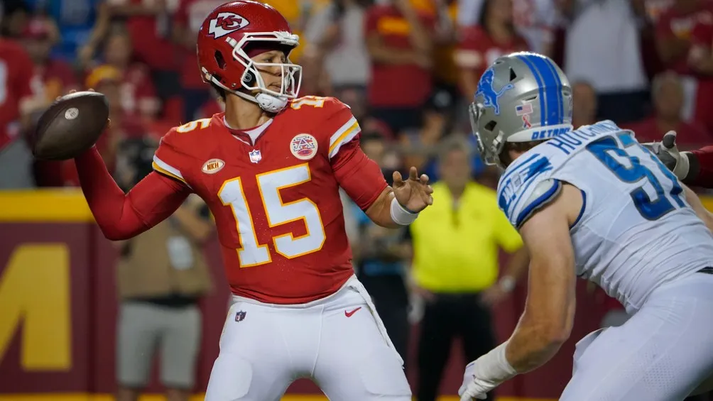 Patrick Mahomes no pudo en el kick off