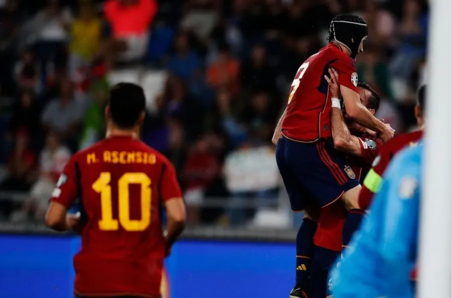 INSTAGRAM: @sefutbol Gavi con la Selección de España