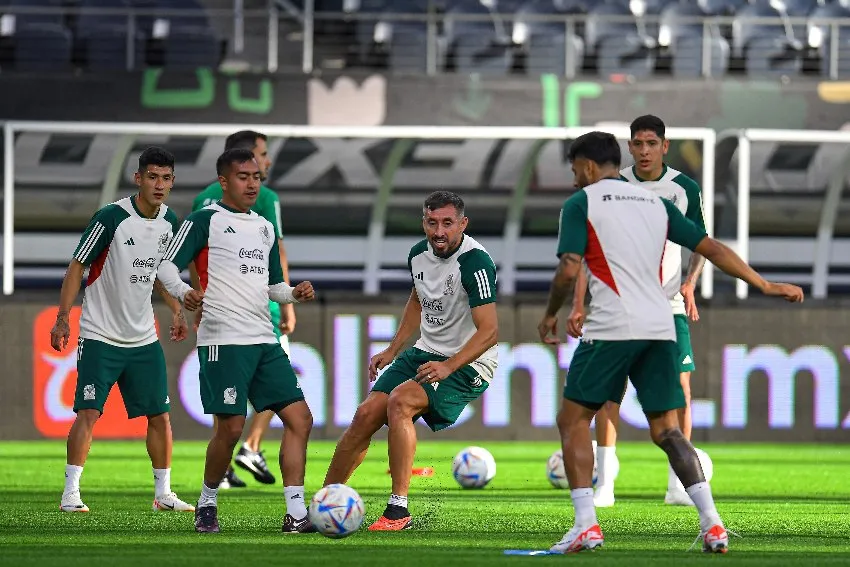 Selección Mexicana en entrenamiento previo a duelo vs Australia