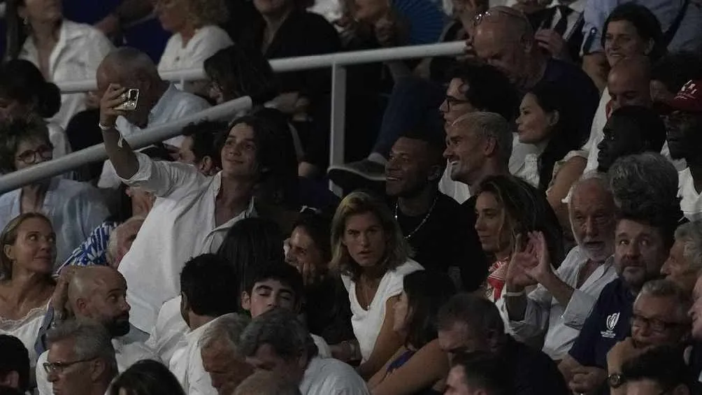 Mbappé y Griezmann asistieron al partido