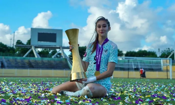 Tatiana Flores con México