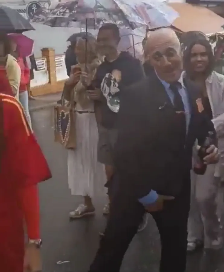 Imitan gestos de Luis Rubiales