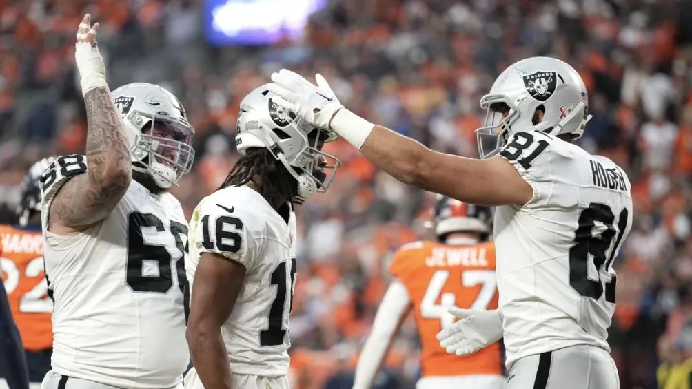 La ofensiva de Las Vegas celebra una anotación ante Denver