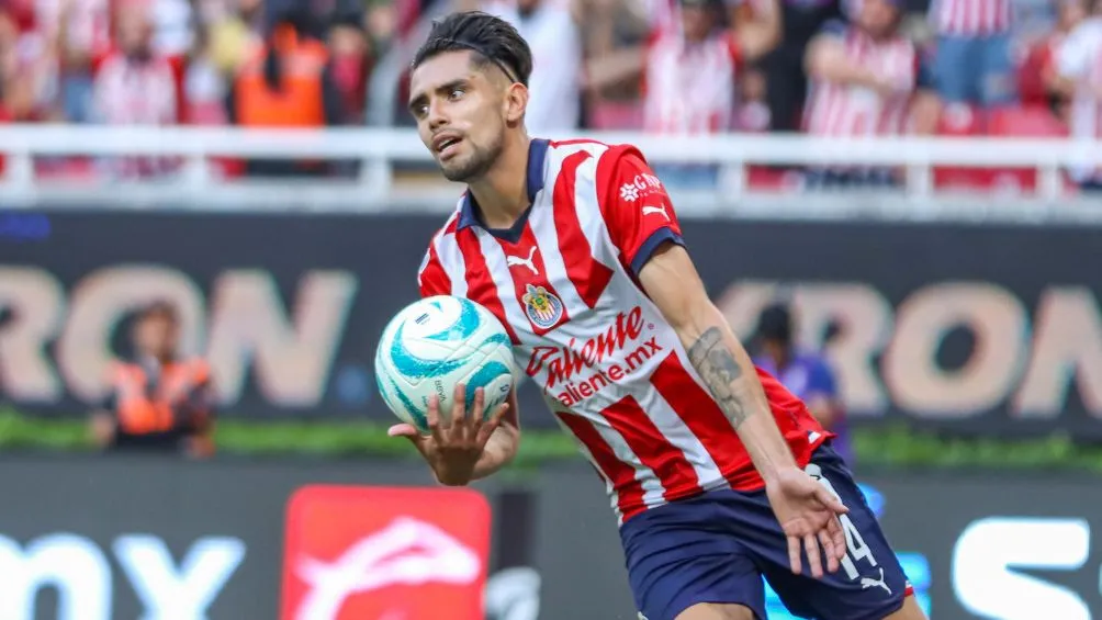 MEXSPORT Marín celebra un gol con Chivas ante Rayados