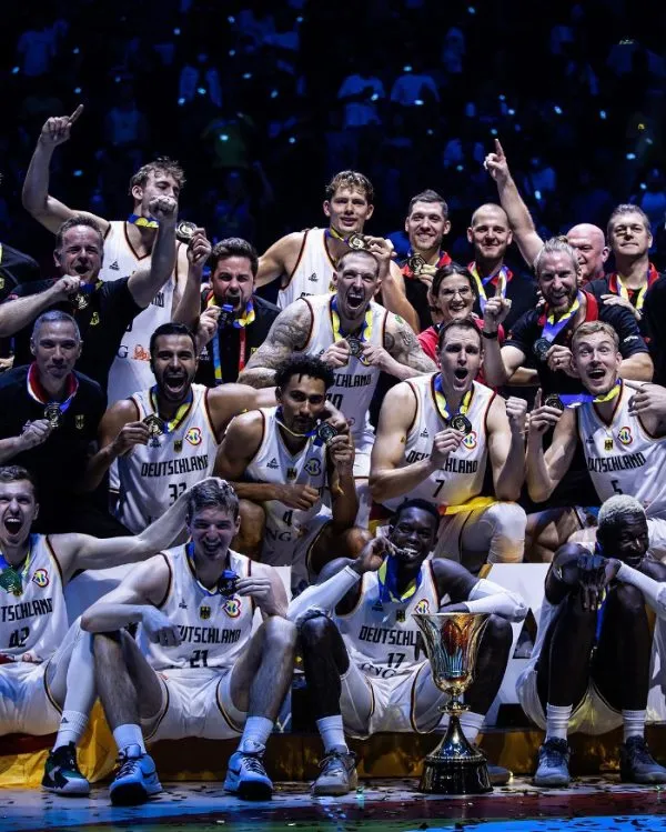 INSTAGRAM @fibawc Alemania se alzó con el título frente Serbia