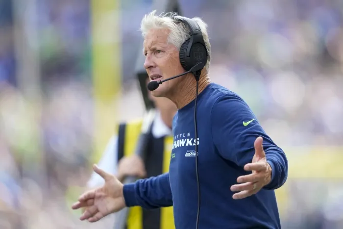 Pete Carroll dando instrucciones