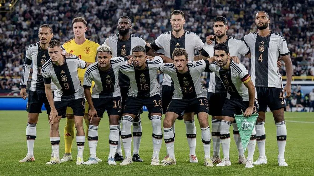 TWITTER: @DFB_Team El 11 de Völler ante Francia