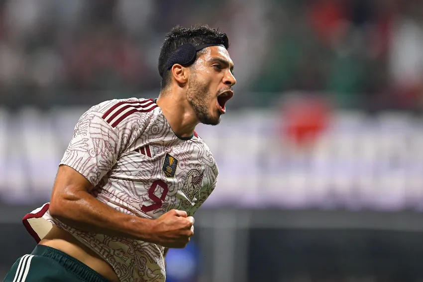 Raúl Jiménez marcó doblete