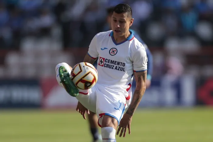 Domínguez jugando con Cruz Azul