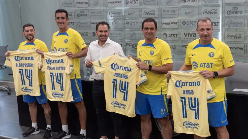 El entrenador brasileño durante su presentación en Coapa