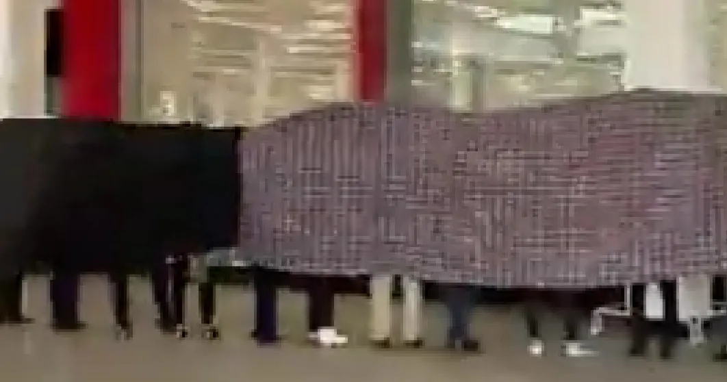 Se desploma elevador en centro comercial