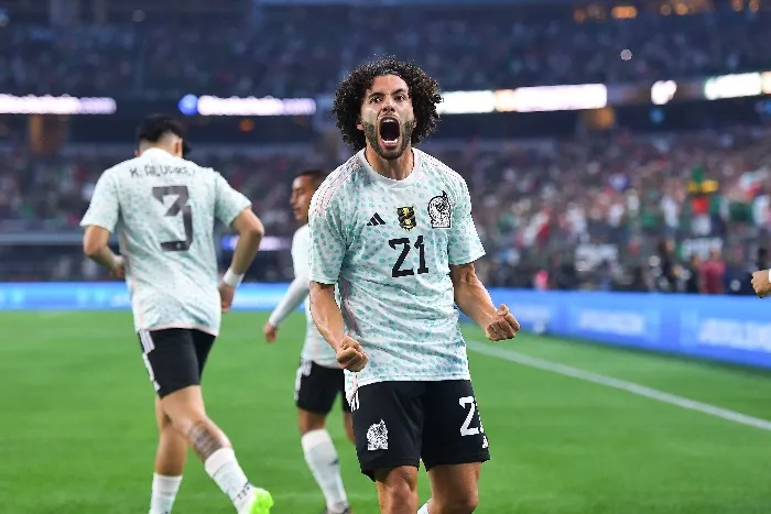 MEXSPORT Chino Huerta festeja su gol con México