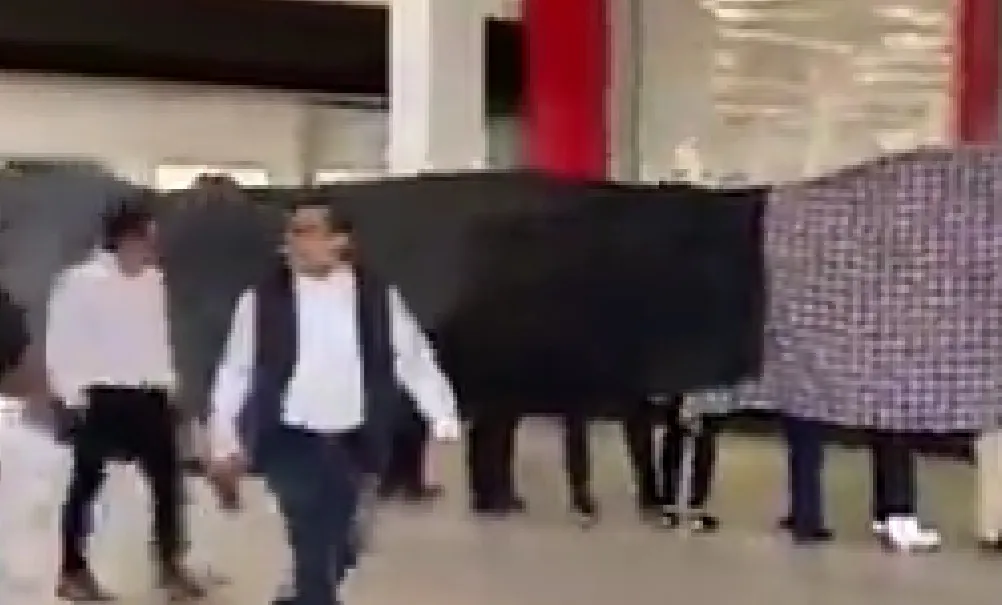 Se desploma elevador en centro comercial