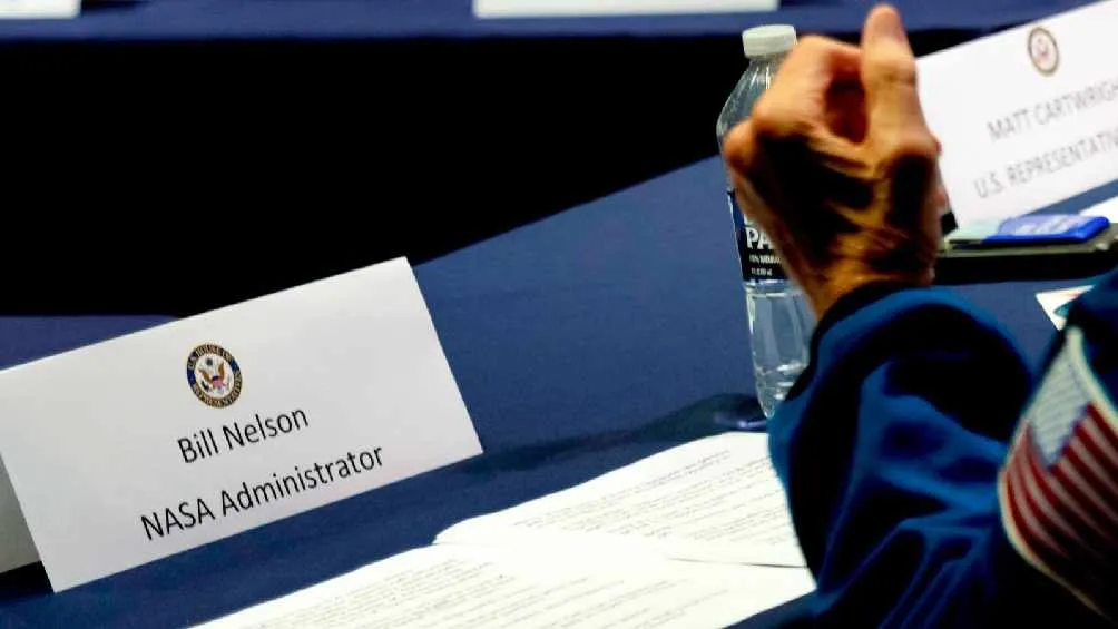 Bill Nelson dio una conferencia de prensa