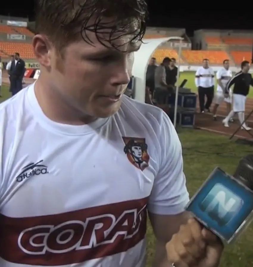 Canelo Álvarez tras jugar futbol con Coras FC