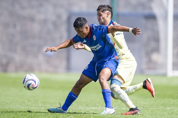 Amaury jugando con Cruz Azul