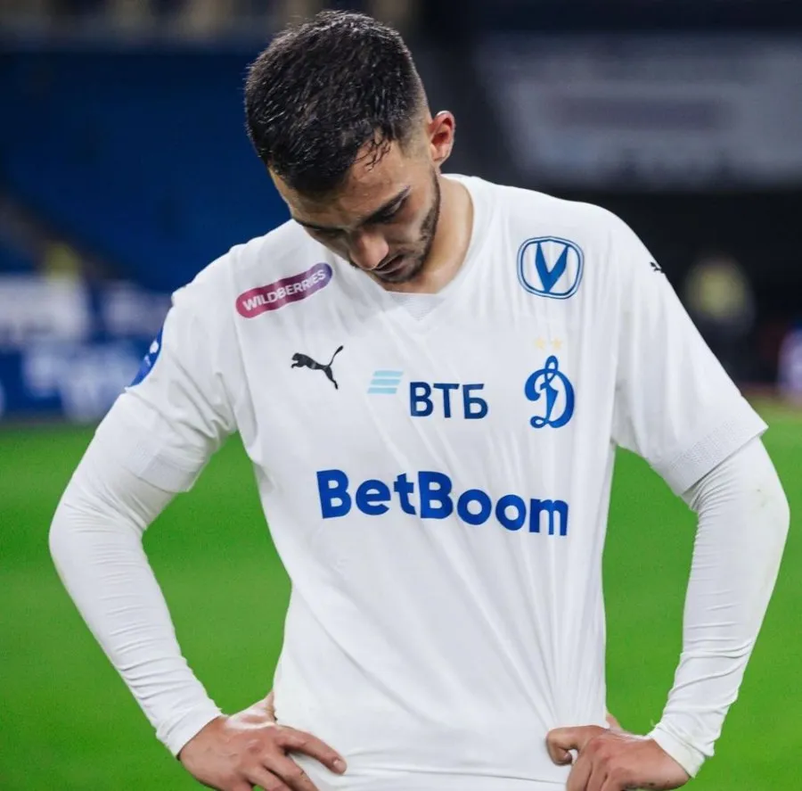 Luis Chávez fue amonestado al 96'