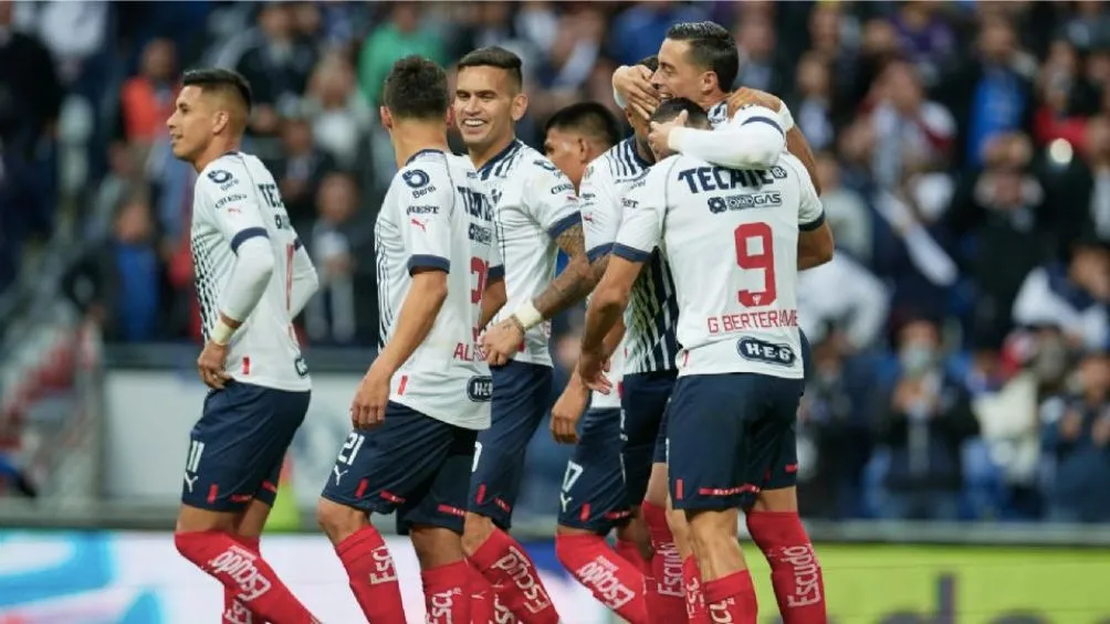 Rayados celebrando un gol