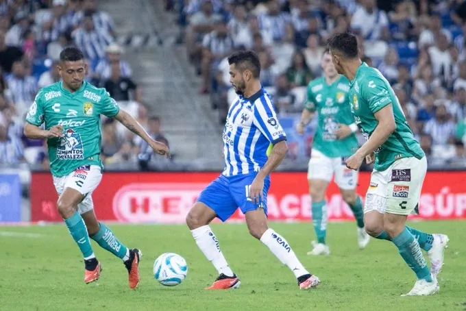 Tecatito debutó y dio una asistencia