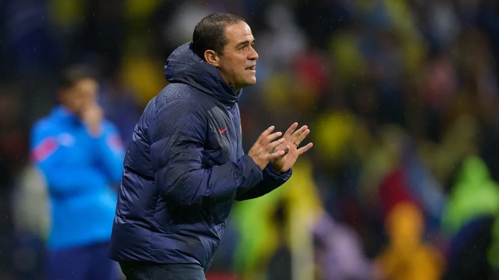 André Jardine dirigiendo el Clásico de México