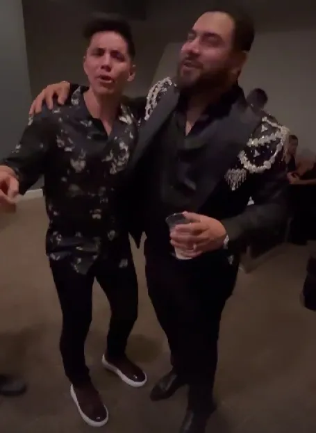 INSTAGRAM @chispavelarde 'Chispa' Velarde conviviendo con el grupo musical