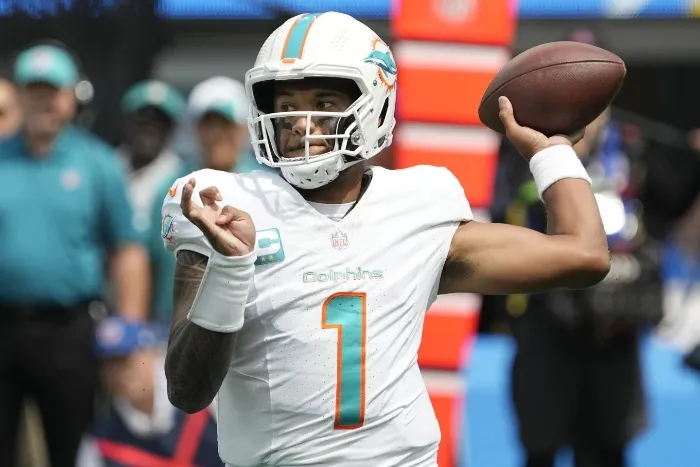Tua jugando con los Miami Dolphins