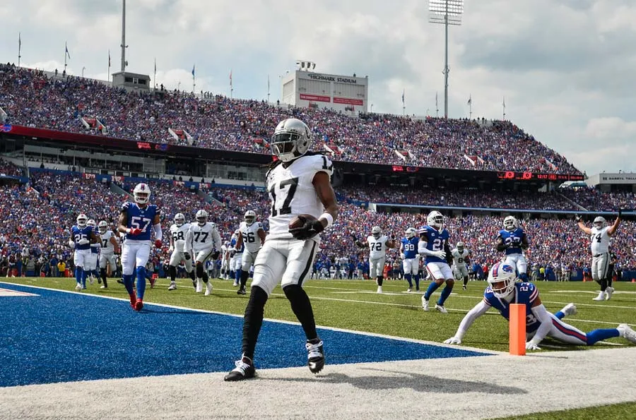 Davante Adams anotó por los Raiders