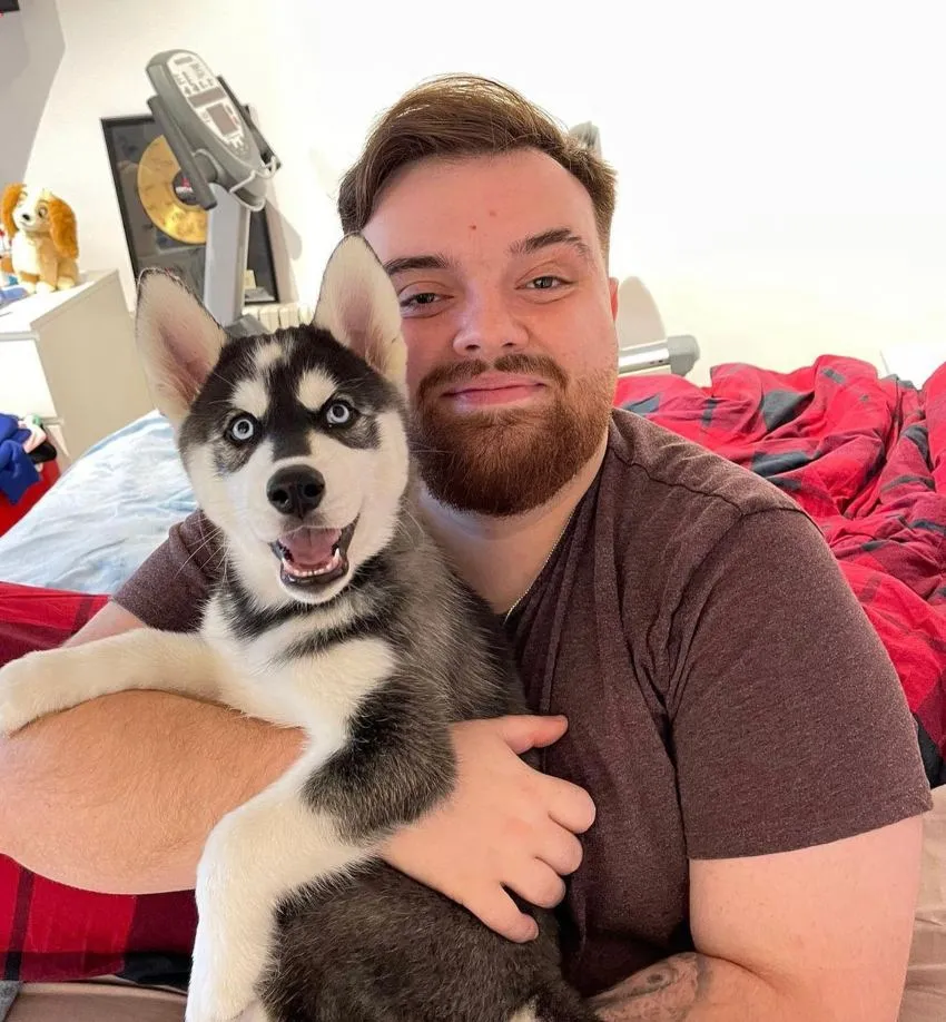 INSTAGRAM: @ibaillanos Ibai y su mascota