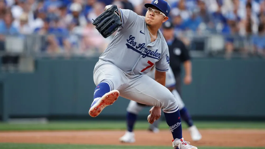 Julio Urías está en problemas con la justicia