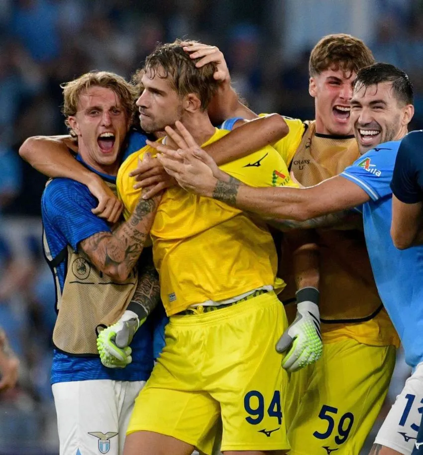 La celebración de sus compañeros