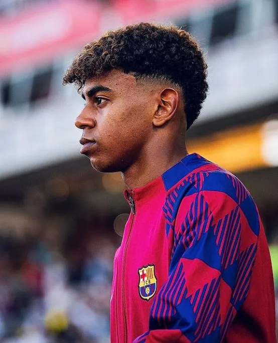 @lamineyamal Lamine Yamal en un partido del Barcelona