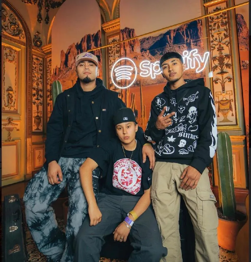 INSTAGRAM: @jairoo La banda completa