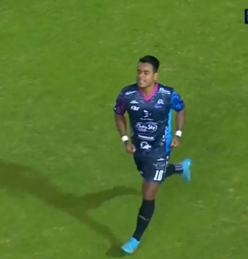 Cruz en el festejo tras su gol