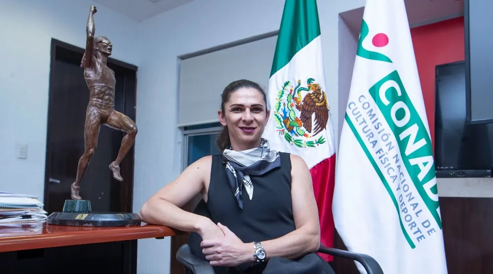 Ana Guevara en su oficina en Conade