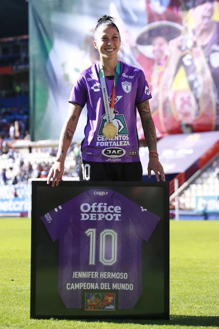 Jenni Hermoso en un partido con Pachuca Femenil en Liga MX