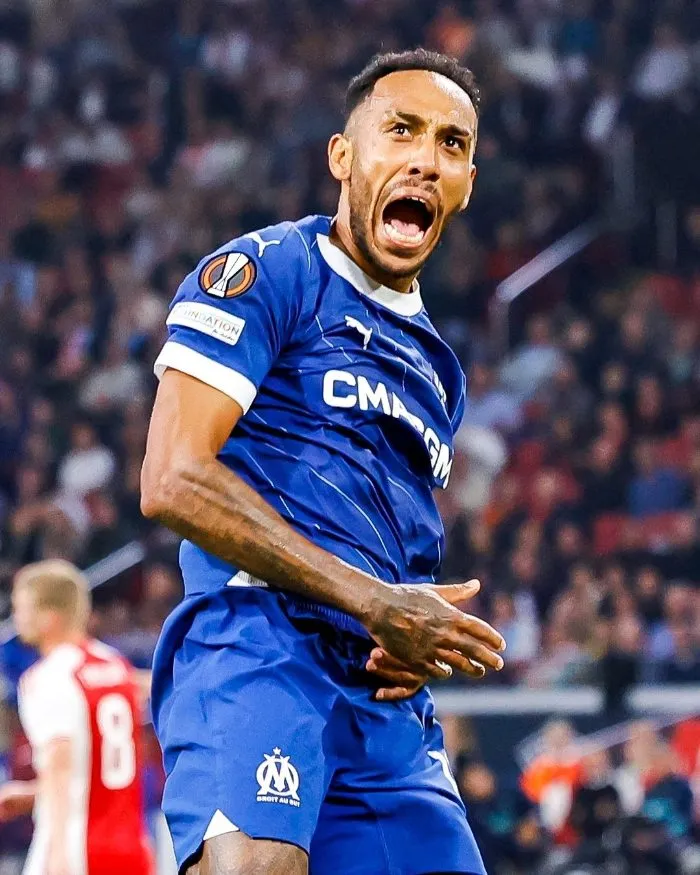 Auba anotó doblete contra el Ajax