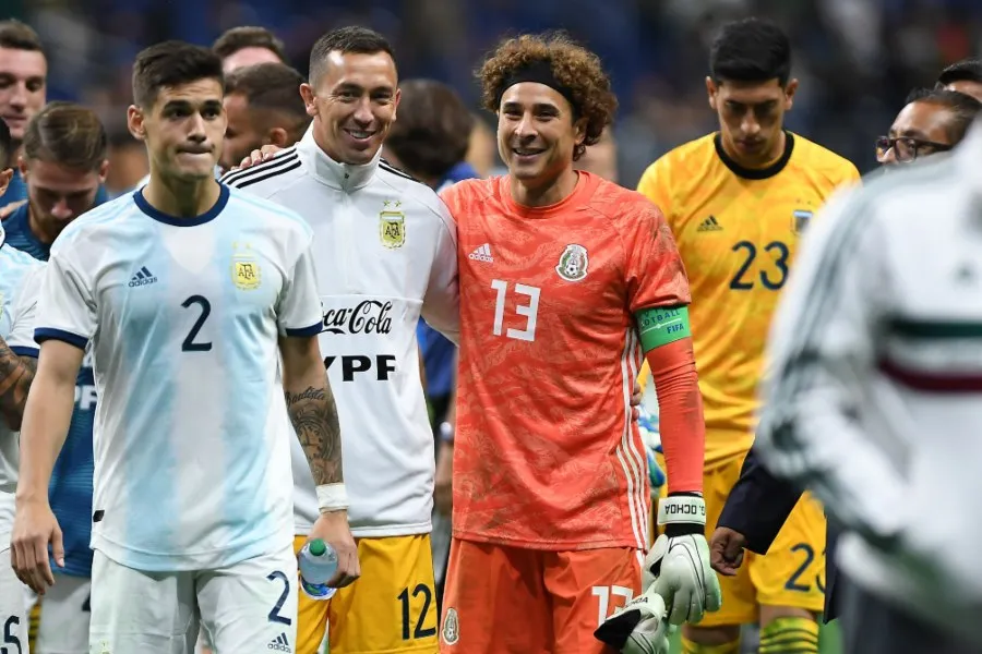 Agustín Marchesín y Guillermo Ochoa