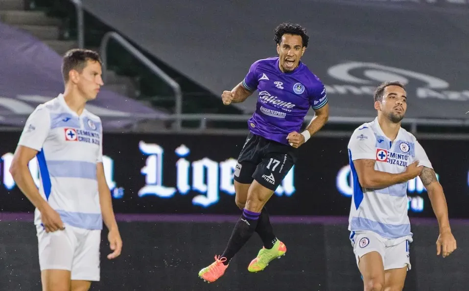 Camilo celebrando con el Mazatlán FC