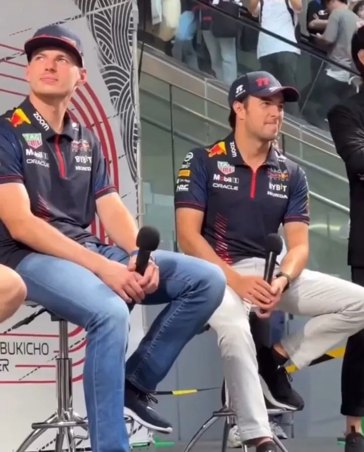 Max Verstappen y Checo Pérez en evento en Japón