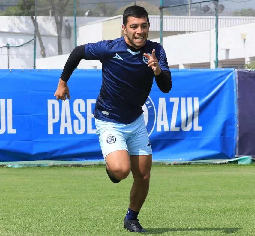 Lira en entrenamiento con el Azul
