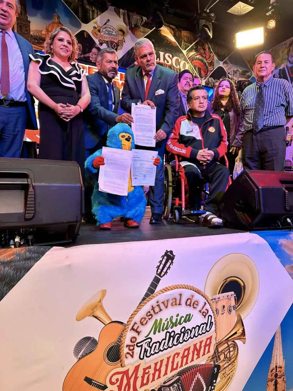 Ke Monito junto a sus abogados