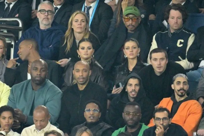 CAPTURA DE PANTALLA: TWITTER Las celebridades en las gradas